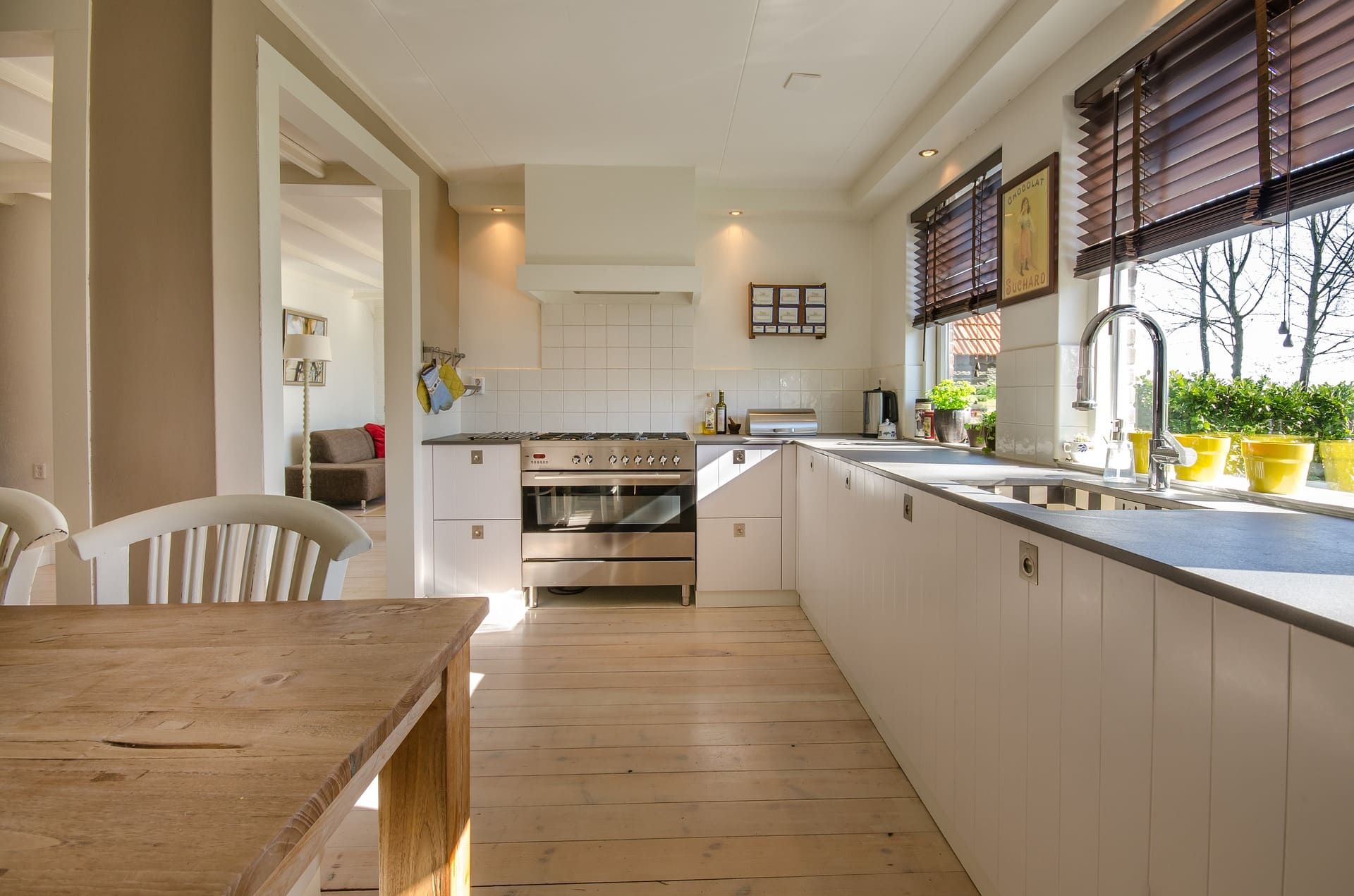 Cocina con distribución y decoración optimizada Asesoría de interiores